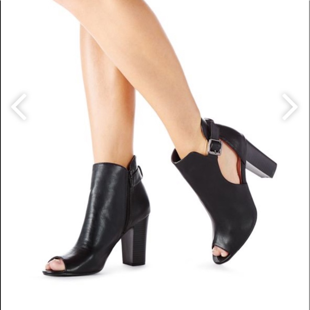 Summer bootie trendy peep toe!